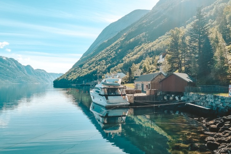 Visiting cute little villages and houses along the Fjord in Lysefjorden