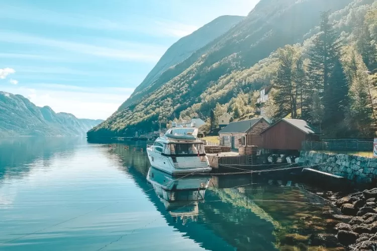 Barolo III yacht in Flørli